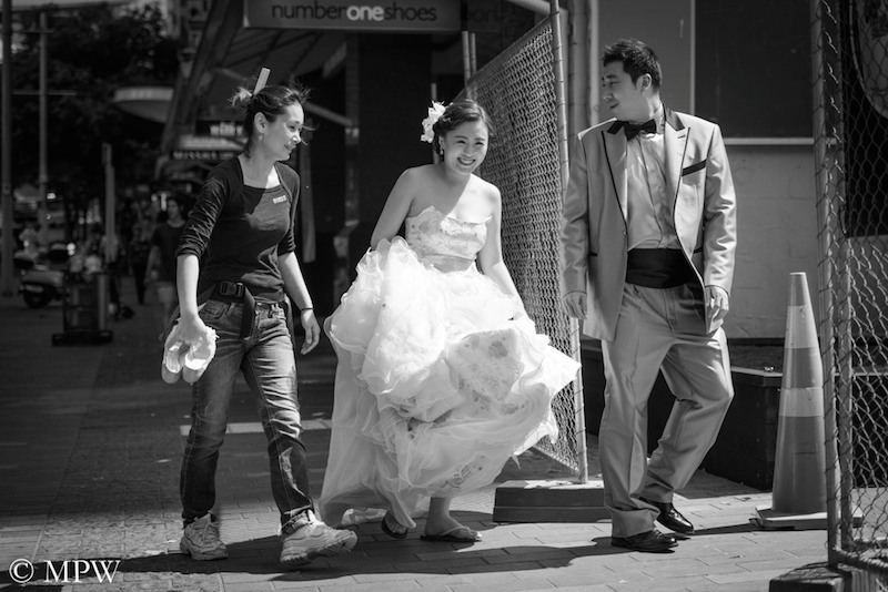Auckland City street photo, Queent St, black and white